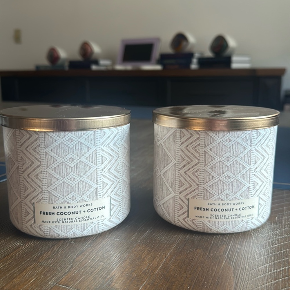 Bath & Body Works Fresh Coconut & Cotton Candle Set - White and Gold